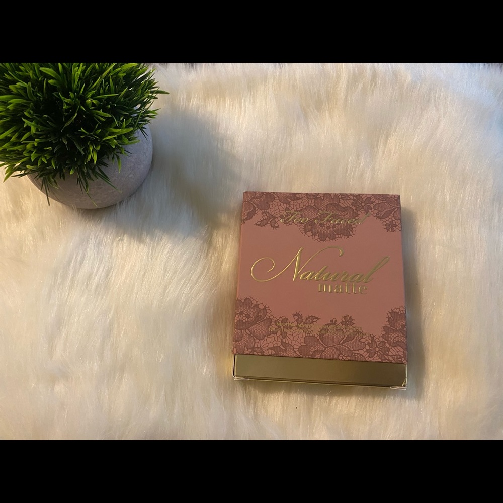 Too Faced Natural Matte eye shadow palette